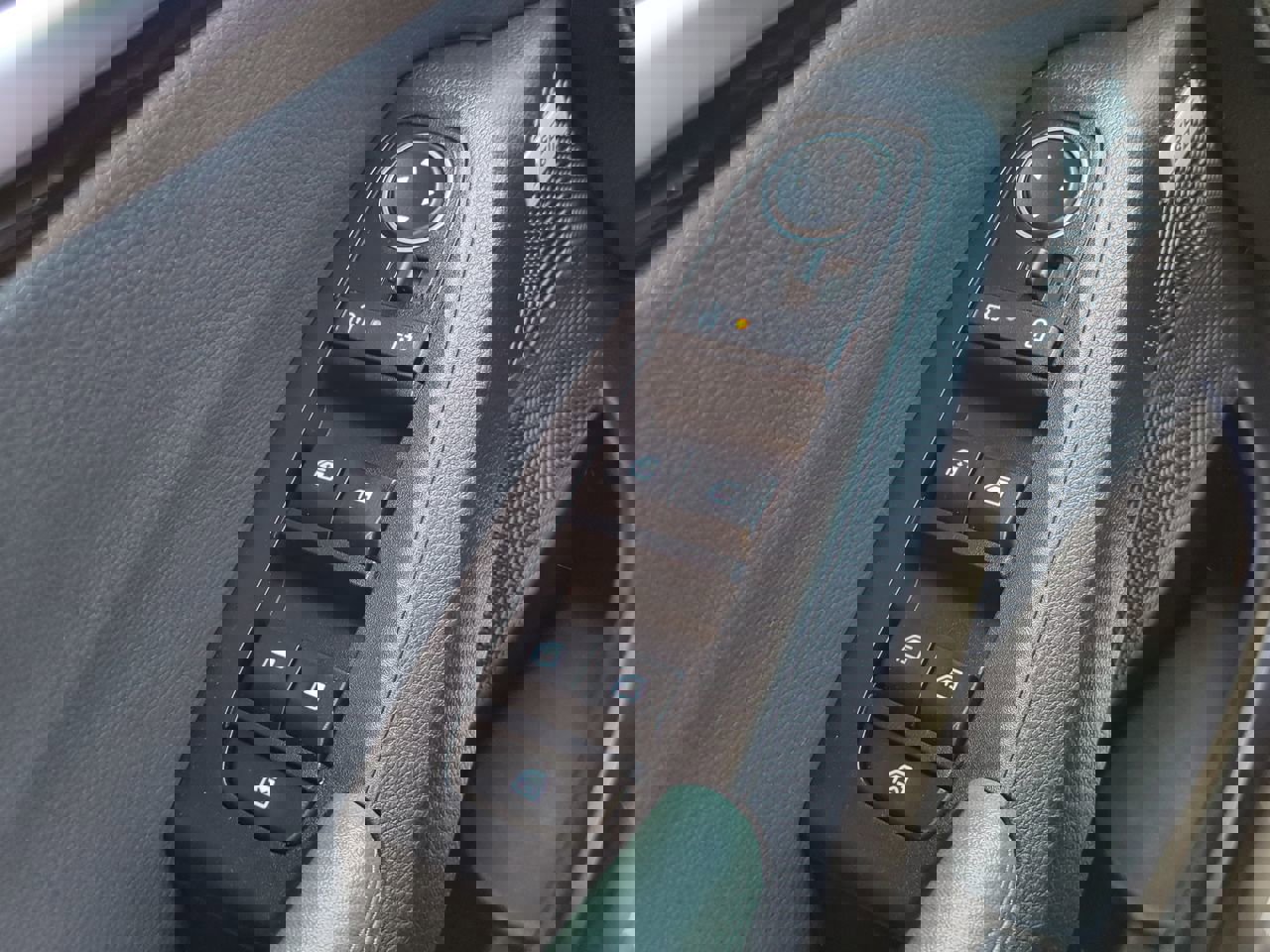 Certified 2024 Kia Seltos SX w/ SX Sunroof Package image 25