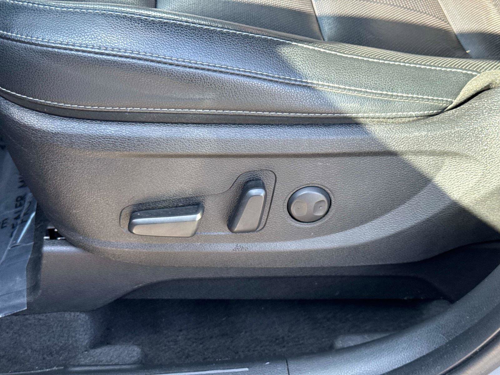 Used 2024 Kia Telluride EX w/ EX Captain's Chair Package image 25