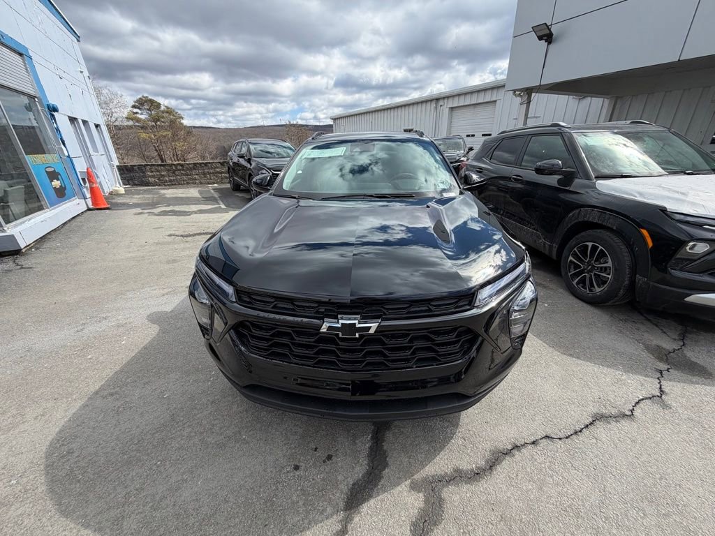 New 2026 Chevrolet Trax LT w/ Midnight Edition image 8