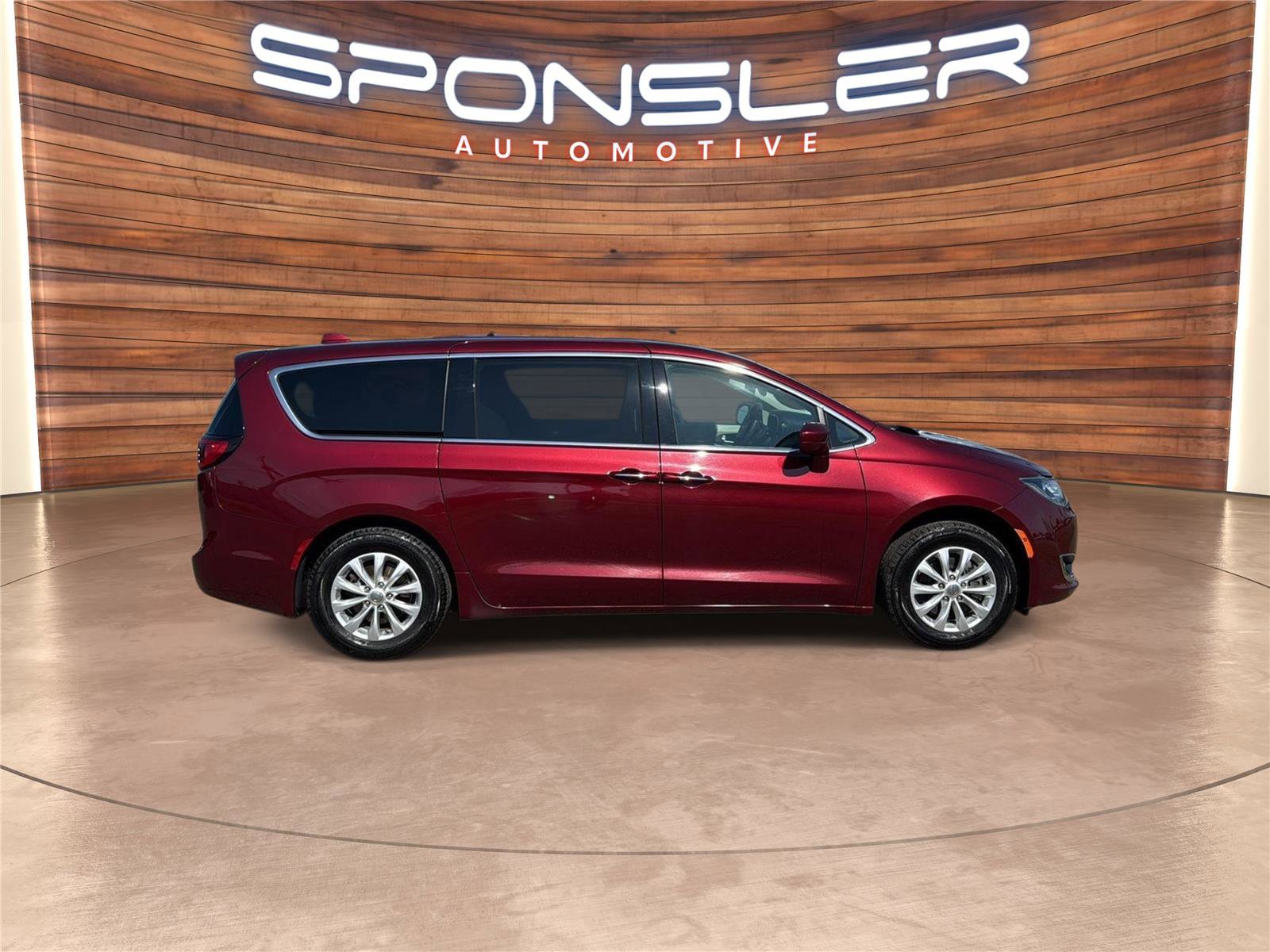 Used 2018 Chrysler Pacifica Touring Plus FWD image 8
