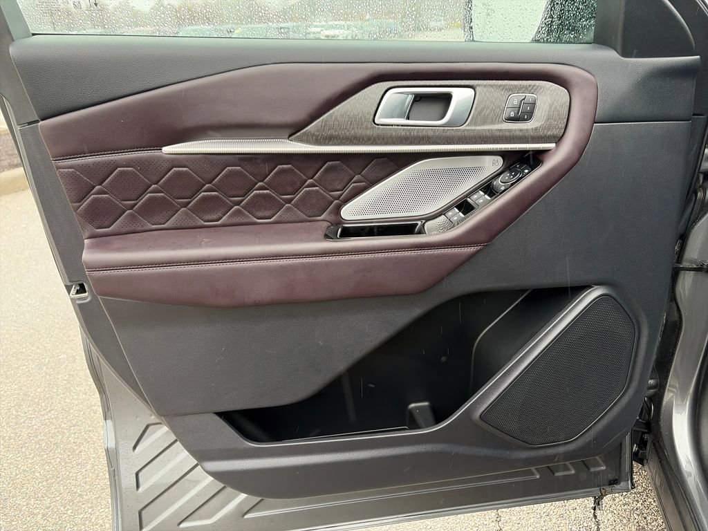 Used 2025 Ford Explorer Platinum w/ LUX Leather Package AWD/4WD image 16