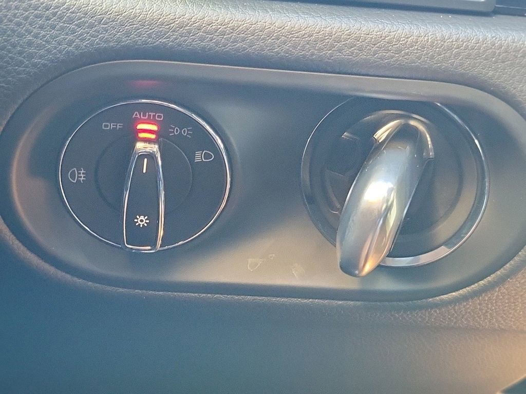 Certified 2025 Porsche Macan image 33