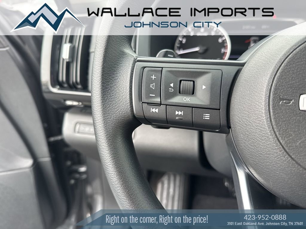 Used 2024 Nissan Pathfinder S image 29