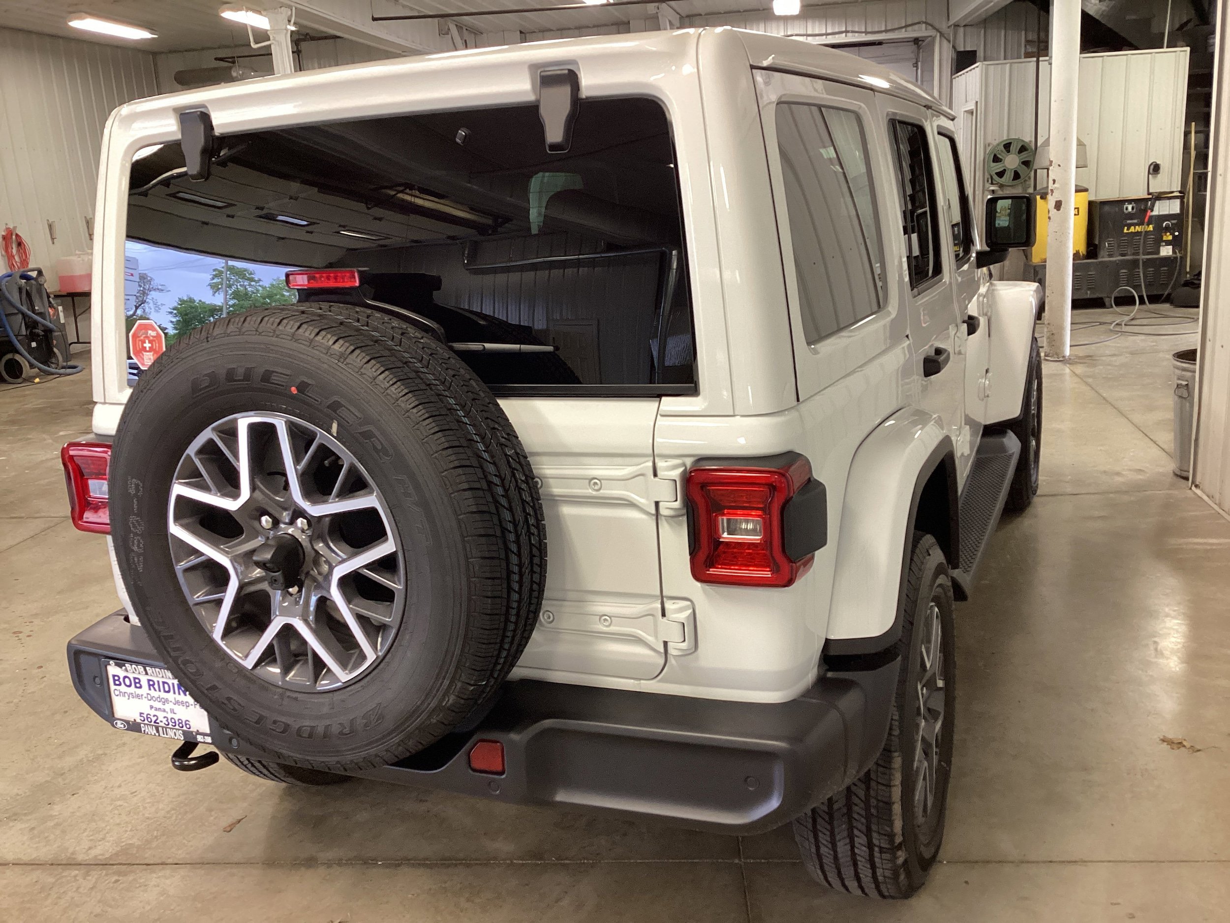 New 2026 Jeep Wrangler Unlimited Sahara AWD/4WD image 6