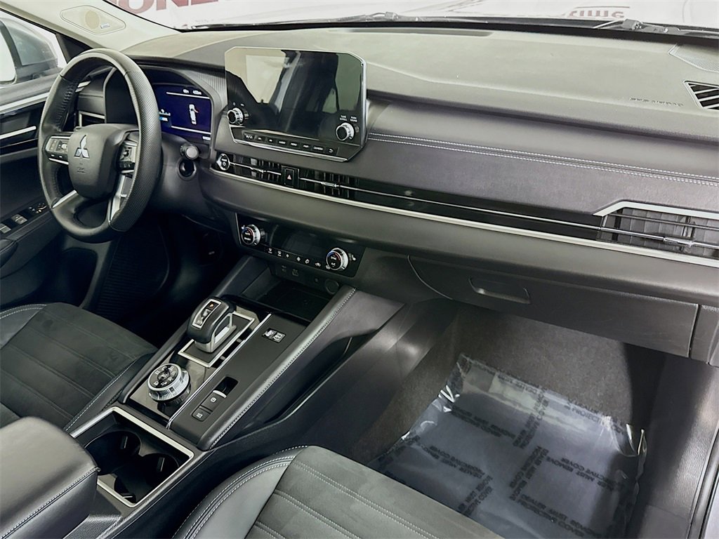 Used 2023 Mitsubishi Outlander SE image 34