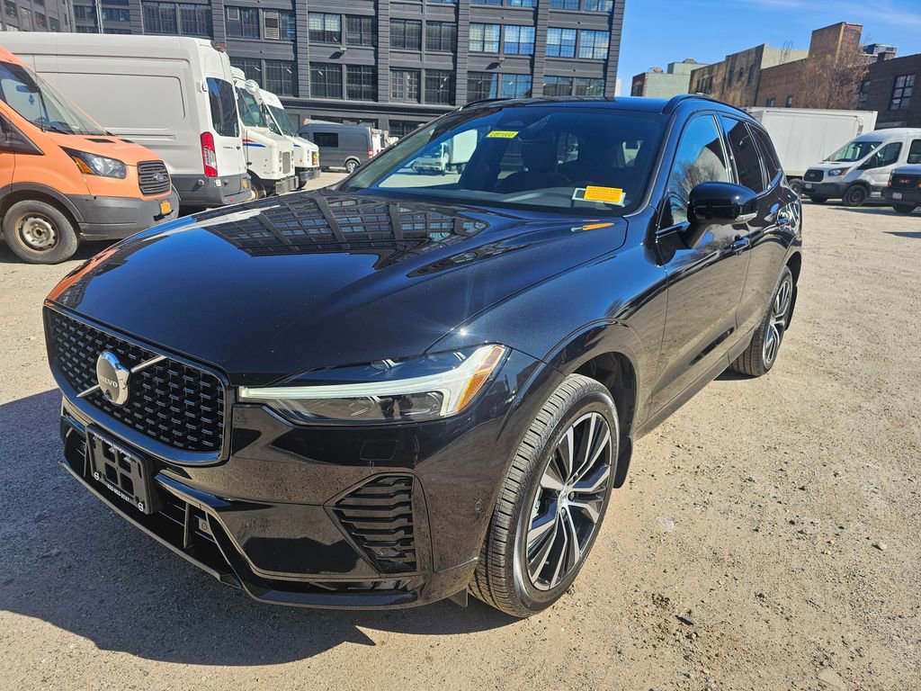 Certified 2024 Volvo XC60 B5 Plus image 1