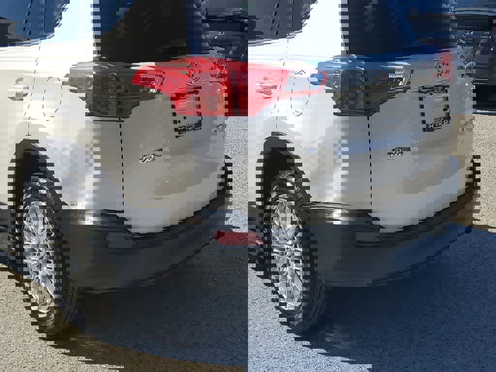 Used 2015 Toyota RAV4 Limited w/ Technology Package image 8