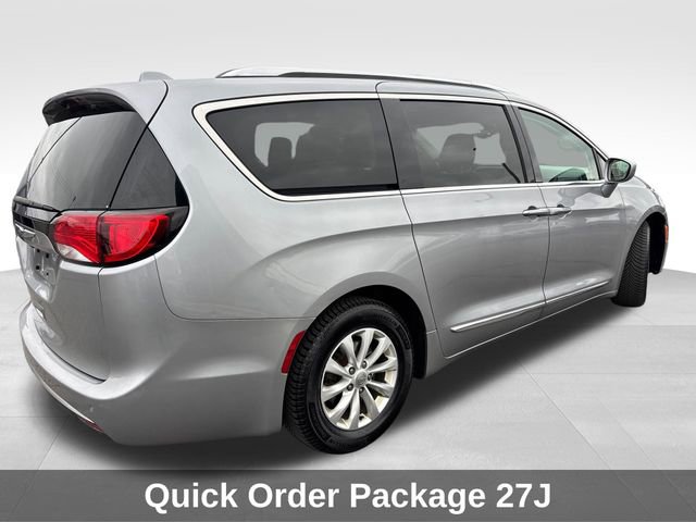 Used 2018 Chrysler Pacifica Touring-L Plus FWD image 6