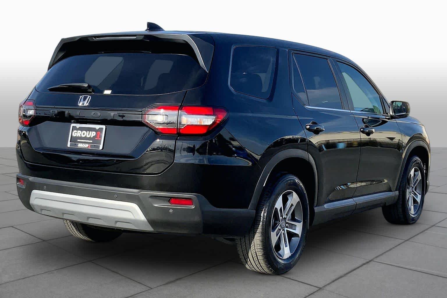 Used 2025 Honda Pilot EX-L image 11