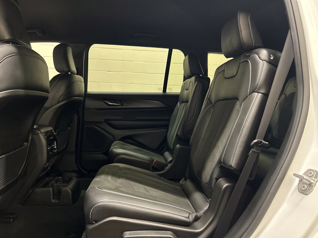 Used 2025 Jeep Grand Cherokee L Laredo AWD/4WD image 9