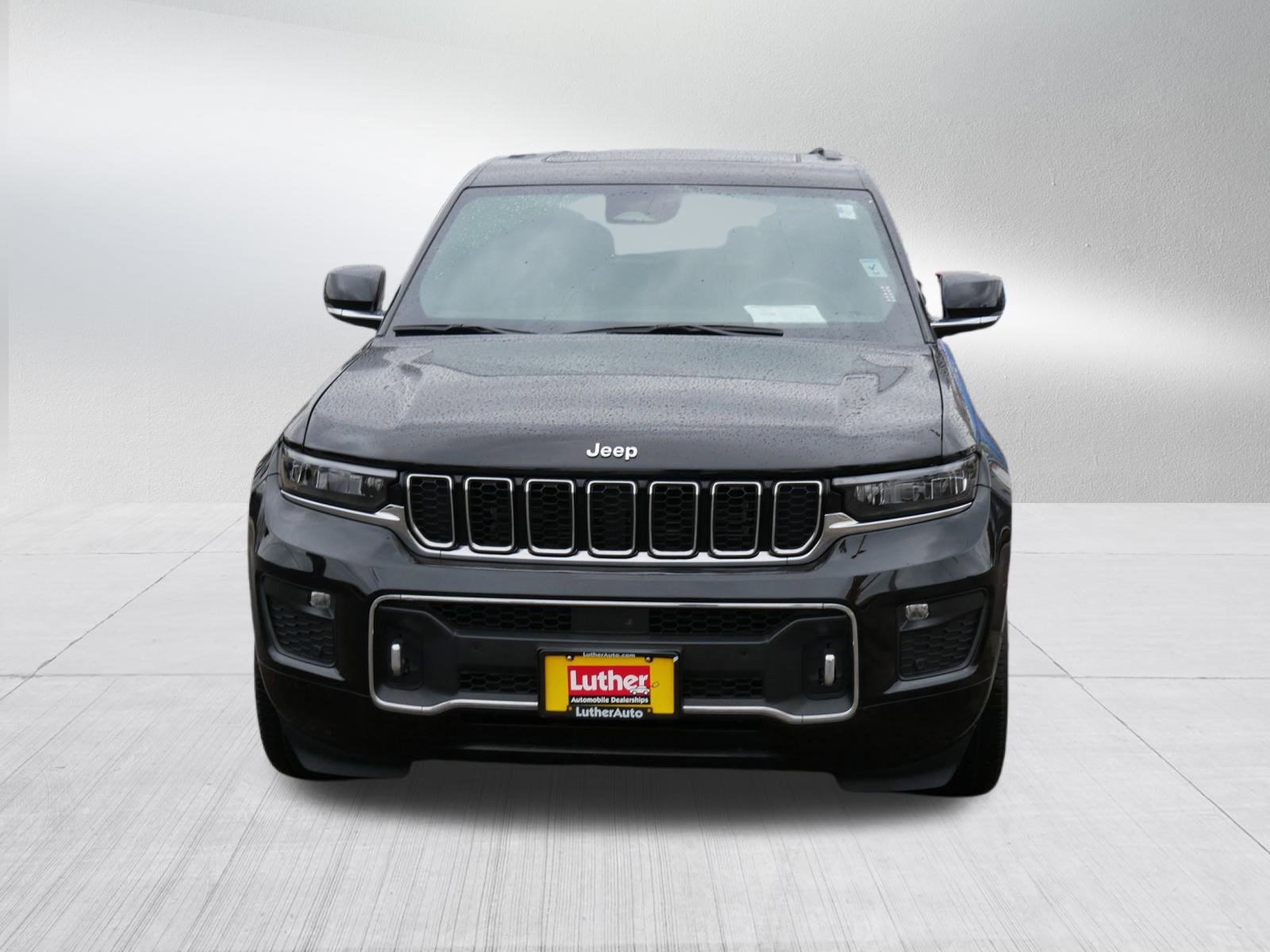 Used 2022 Jeep Grand Cherokee Overland w/ Luxury Tech Group IV image 2