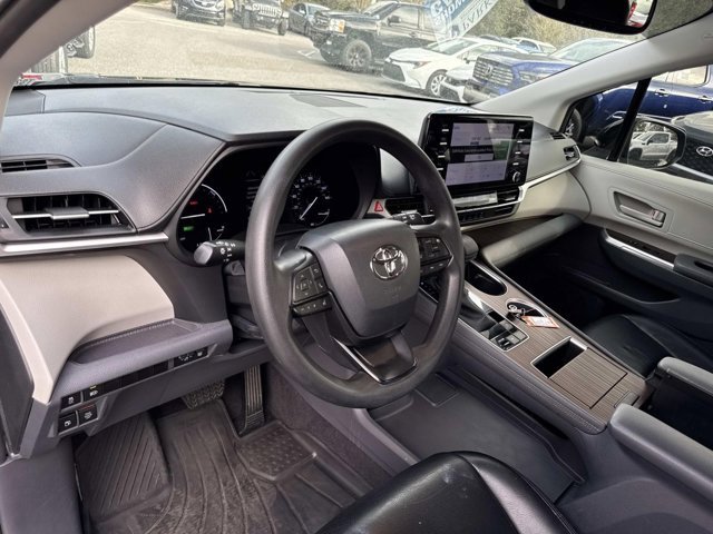 Certified 2023 Toyota Sienna LE w/ LE Plus Package image 12