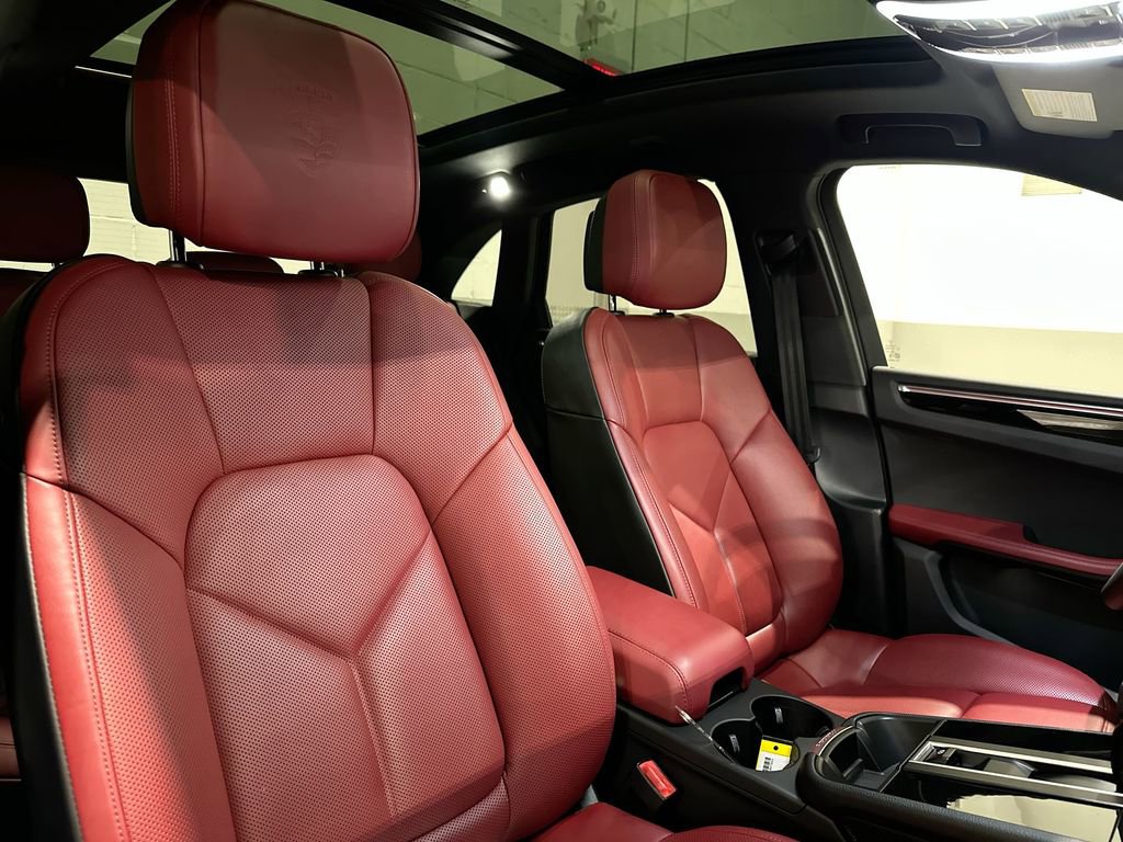 Used 2025 Porsche Macan image 6