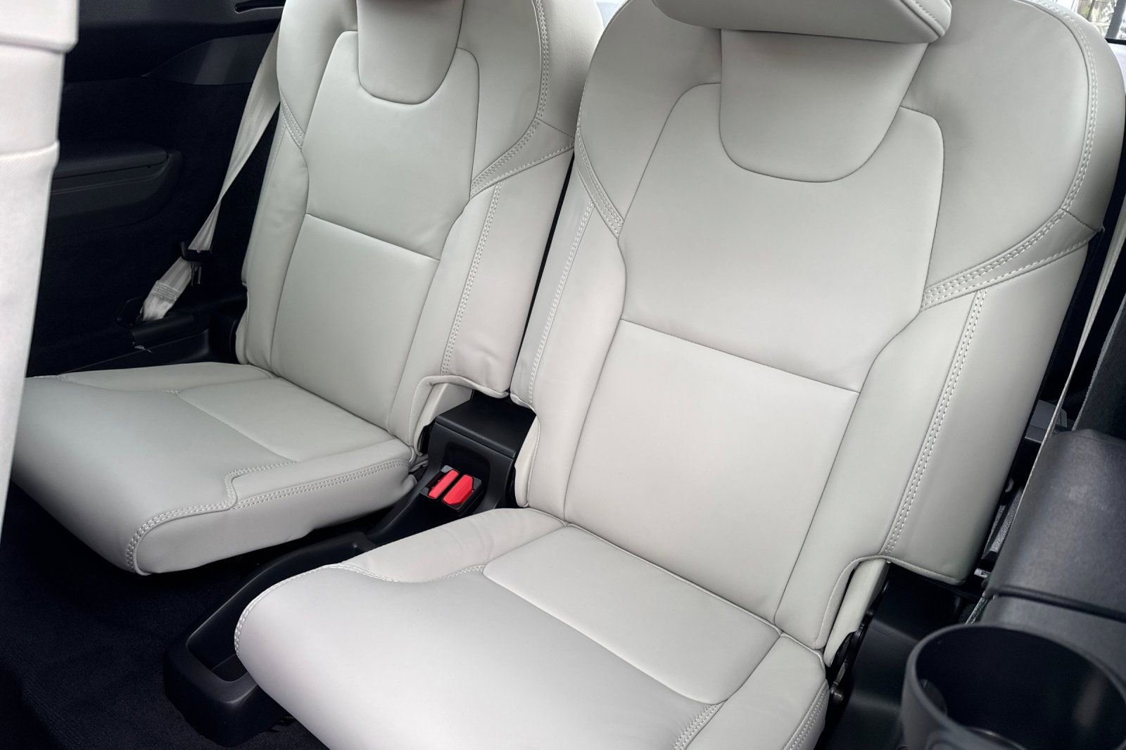 Certified 2026 Volvo XC90 T8 Ultra w/ Lounge Package AWD/4WD image 16