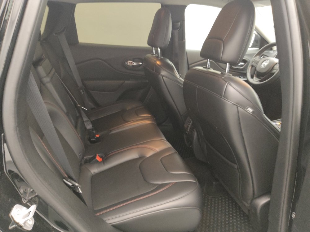 Used 2019 Jeep Cherokee Trailhawk w/ Cold Weather Group image 19