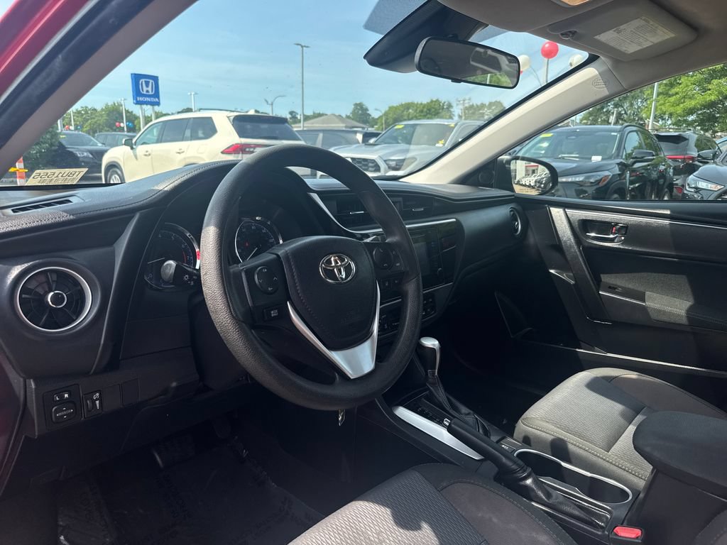 Used 2018 Toyota Corolla LE FWD image 13