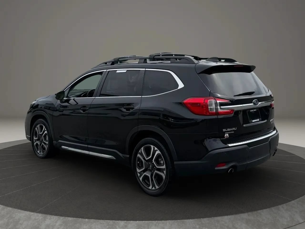 Used 2023 Subaru Ascent Limited AWD/4WD image 3