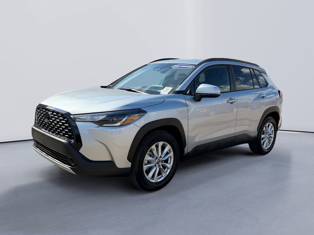 Used 2023 Toyota Corolla Cross LE w/ Moonroof Package image 6