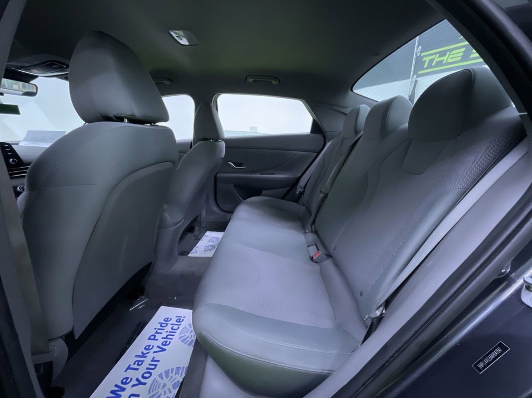 Used 2021 Hyundai Elantra SE image 25