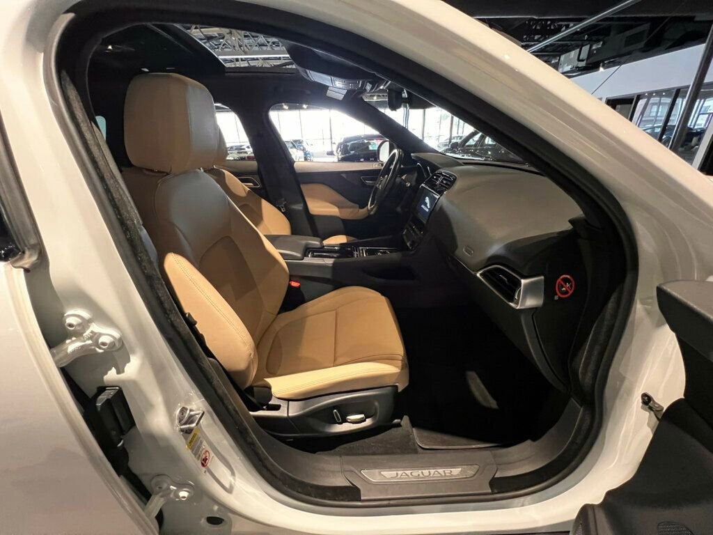 Used 2019 Jaguar F-PACE Premium image 32