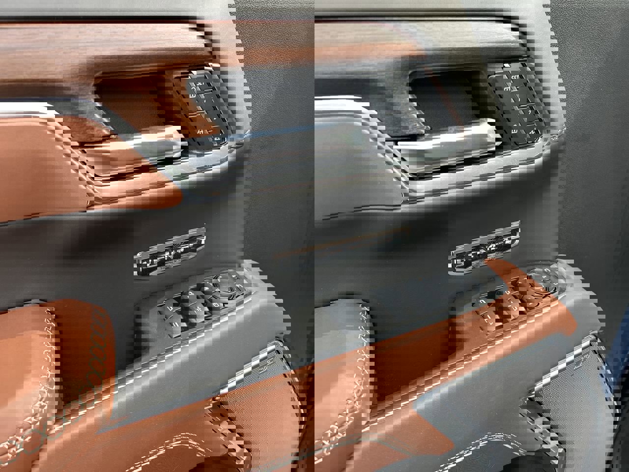 Used 2025 GMC Sierra 1500 Denali Ultimate image 21