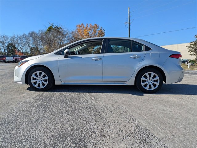 Used 2022 Toyota Corolla LE image 4