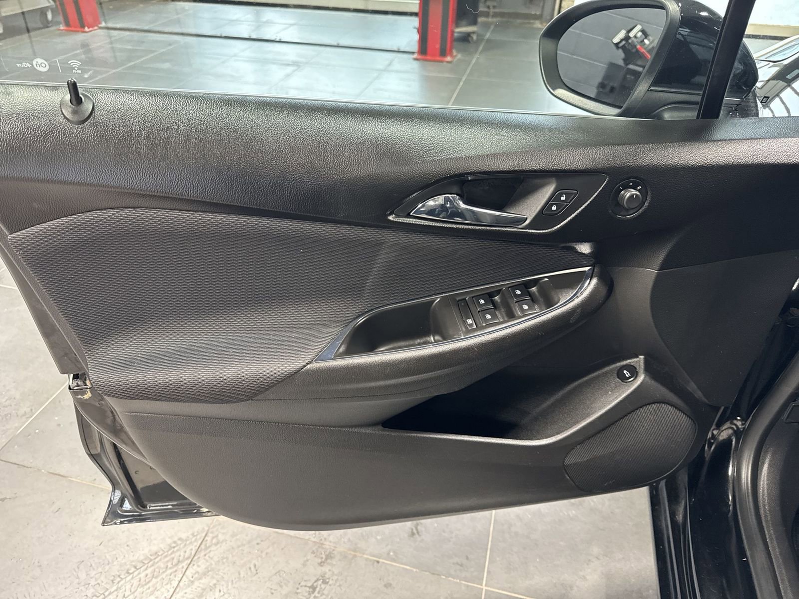 Used 2017 Chevrolet Cruze LT w/ Convenience Package image 25