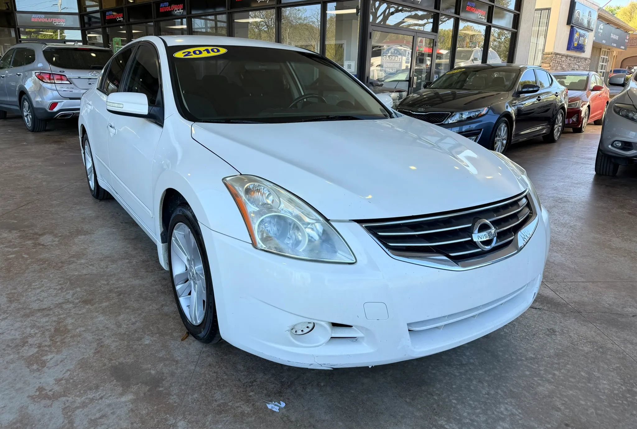 Used 2010 Nissan Altima 3.5 SR image 1