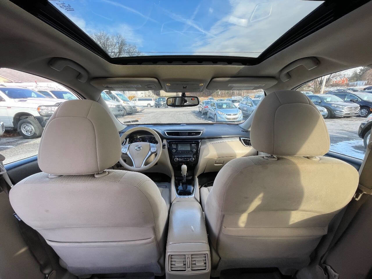 Used 2015 Nissan Rogue SV w/ SV Moonroof Package image 8