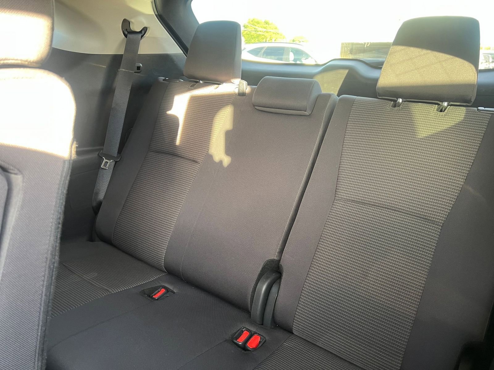 Used 2025 Toyota Highlander LE image 30