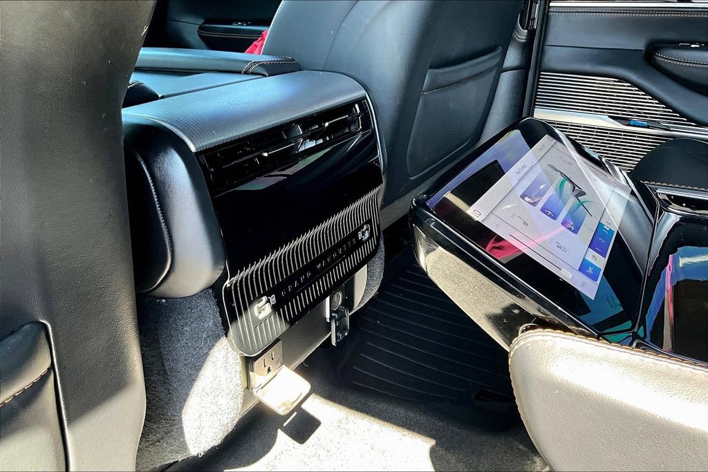 Used 2023 Jeep Grand Wagoneer L Series III image 35