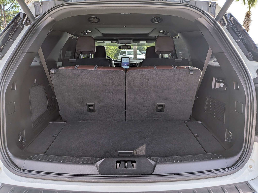 Used 2022 Ford Explorer Platinum w/ Technology Package AWD/4WD image 12