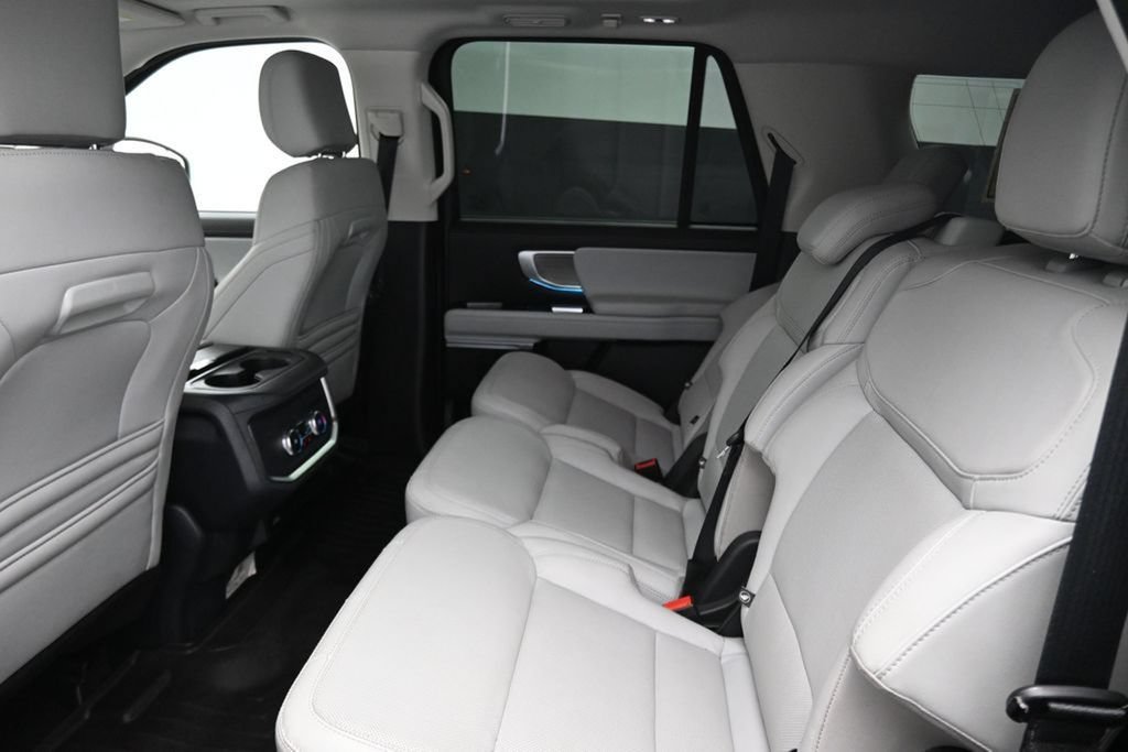 Used 2025 Ford Expedition Max Platinum AWD/4WD image 10