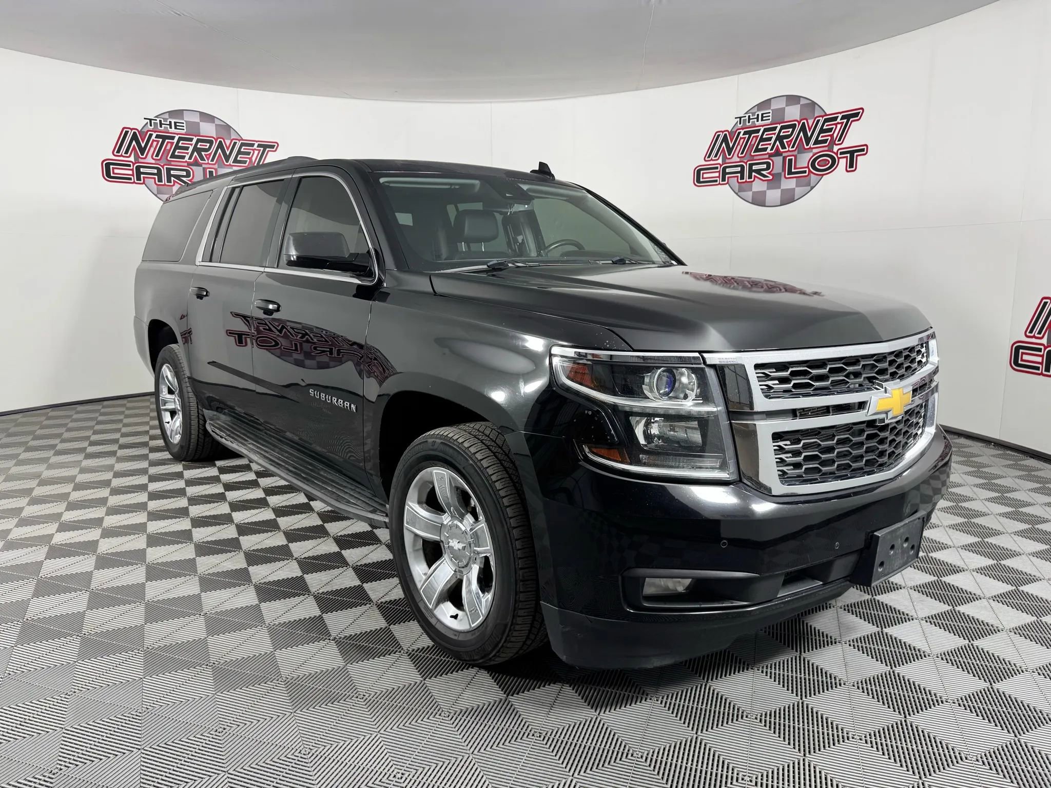 Used 2015 Chevrolet Suburban LT w/ Luxury Package image 9