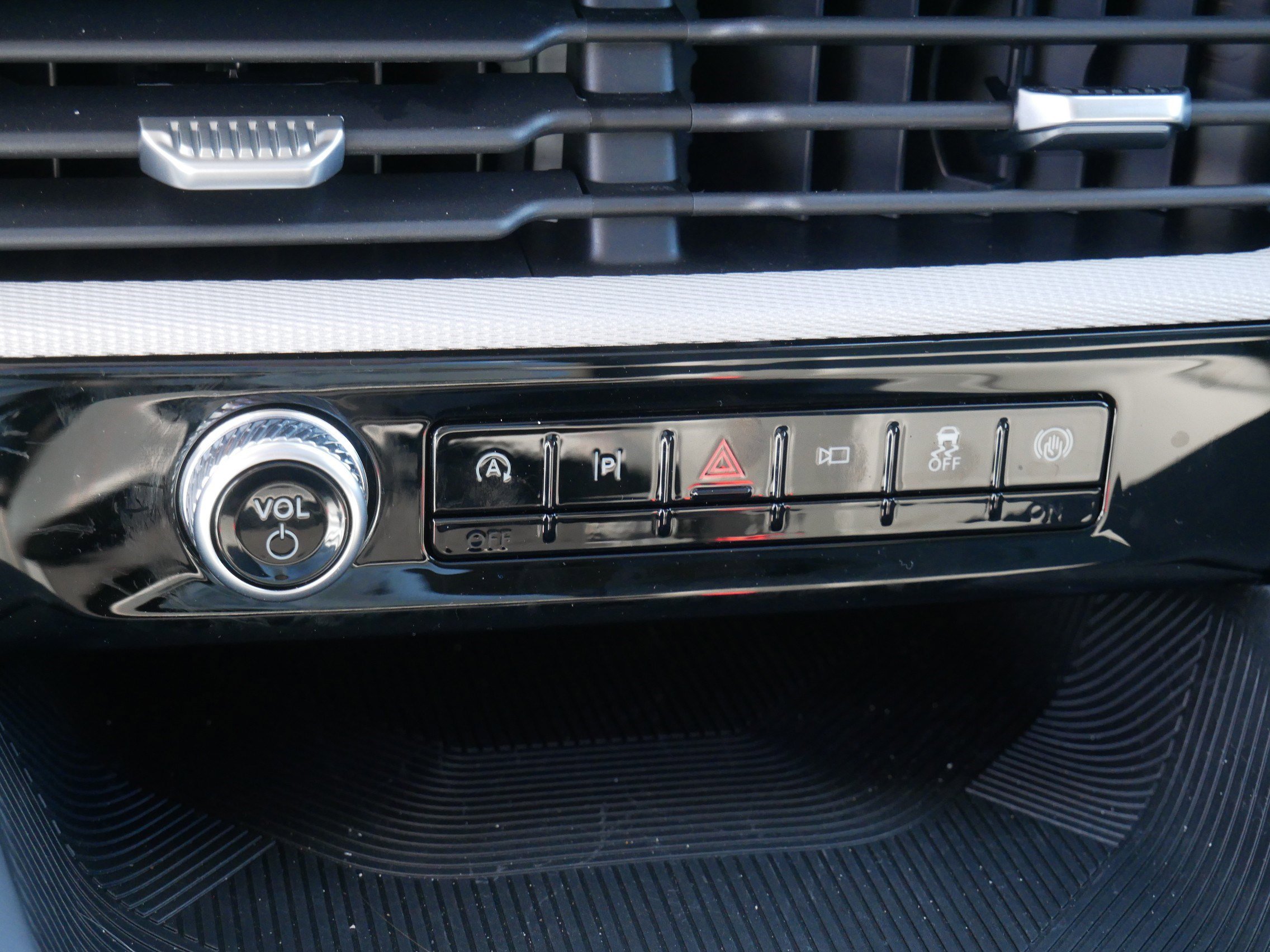 Used 2026 Ford Explorer Active w/ Active Comfort Package image 23