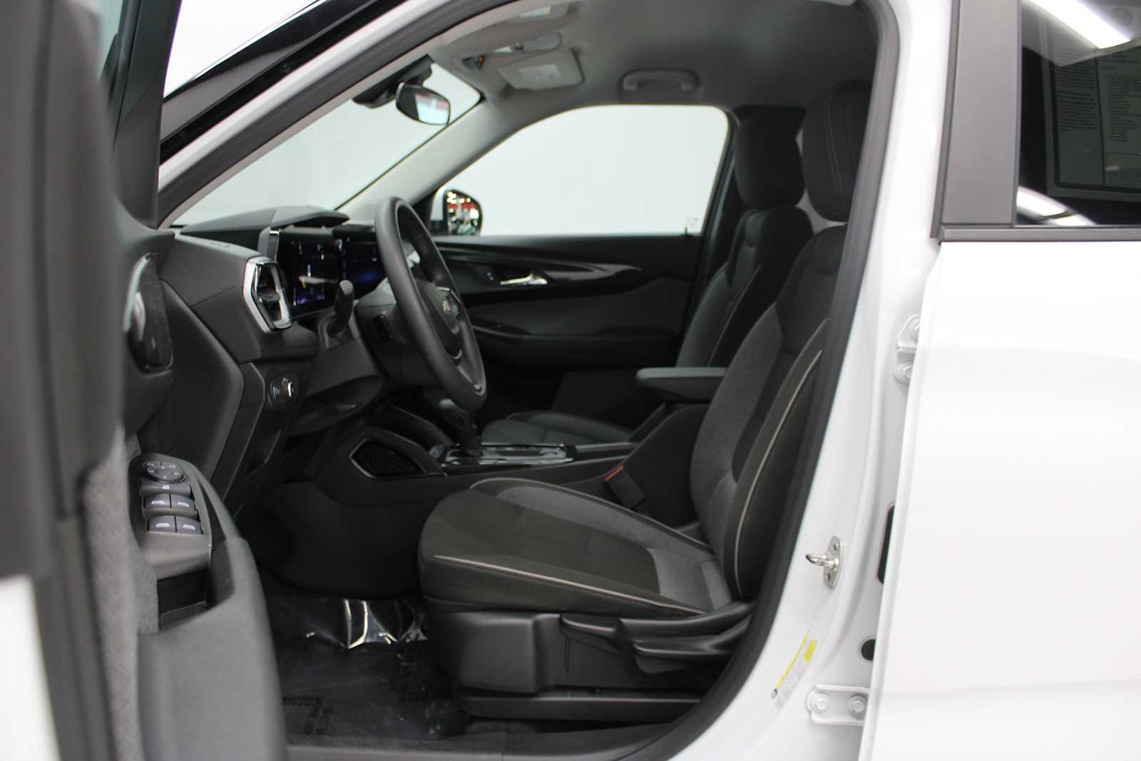 Used 2024 Chevrolet TrailBlazer LT image 6