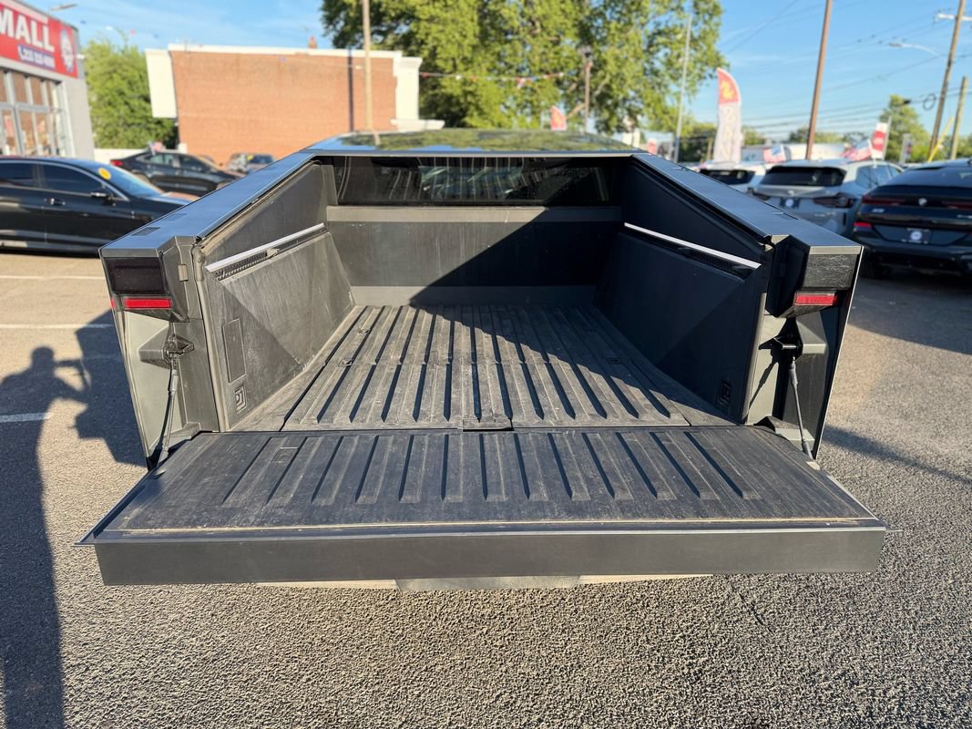 Used 2024 Tesla Cybertruck AWD Crew Cab image 35