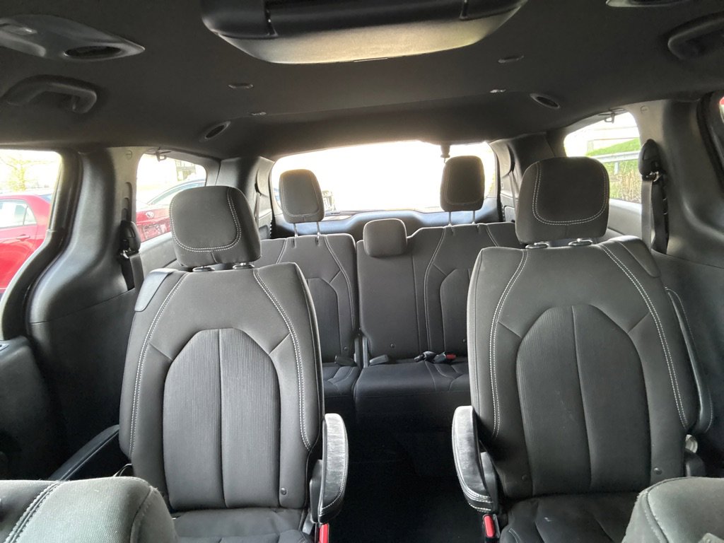 Used 2018 Chrysler Pacifica Touring Plus w/ S Appearance Package FWD image 7