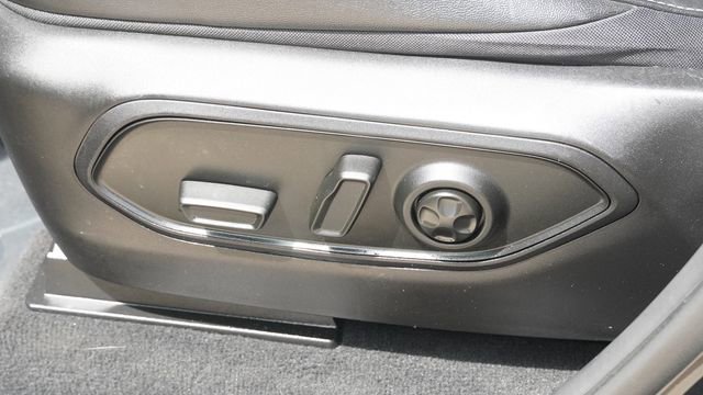 Used 2024 Jeep Grand Cherokee L Laredo AWD/4WD image 21