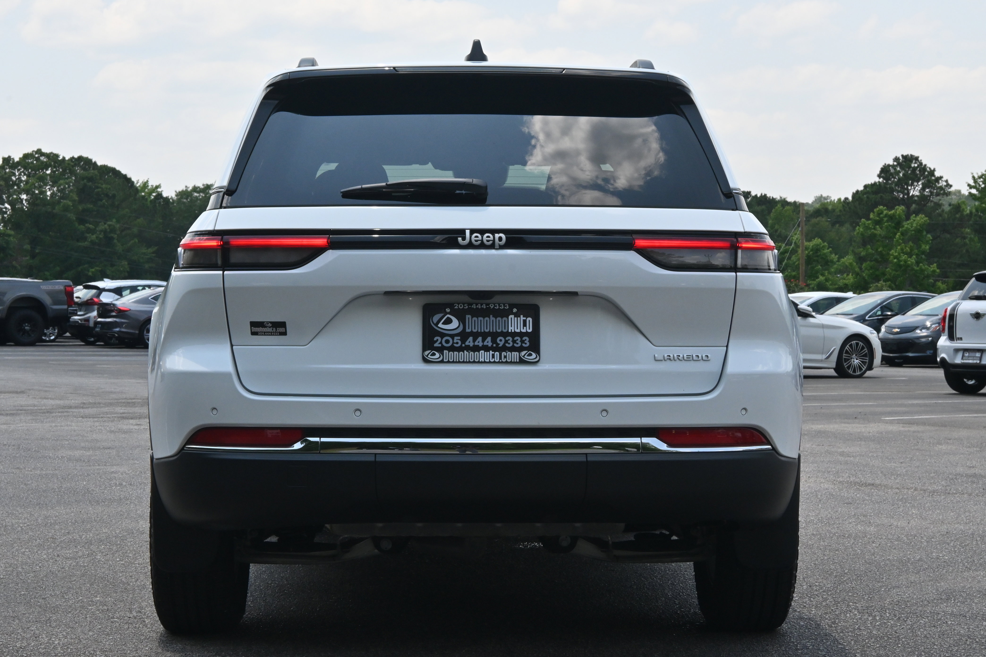 Used 2024 Jeep Grand Cherokee Laredo w/ MOPAR Finishing Package image 8