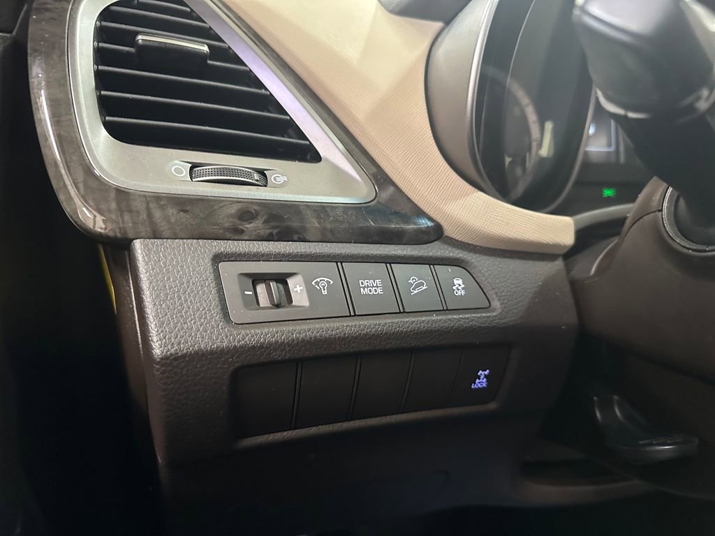 Used 2017 Hyundai Santa Fe Sport AWD/4WD image 18