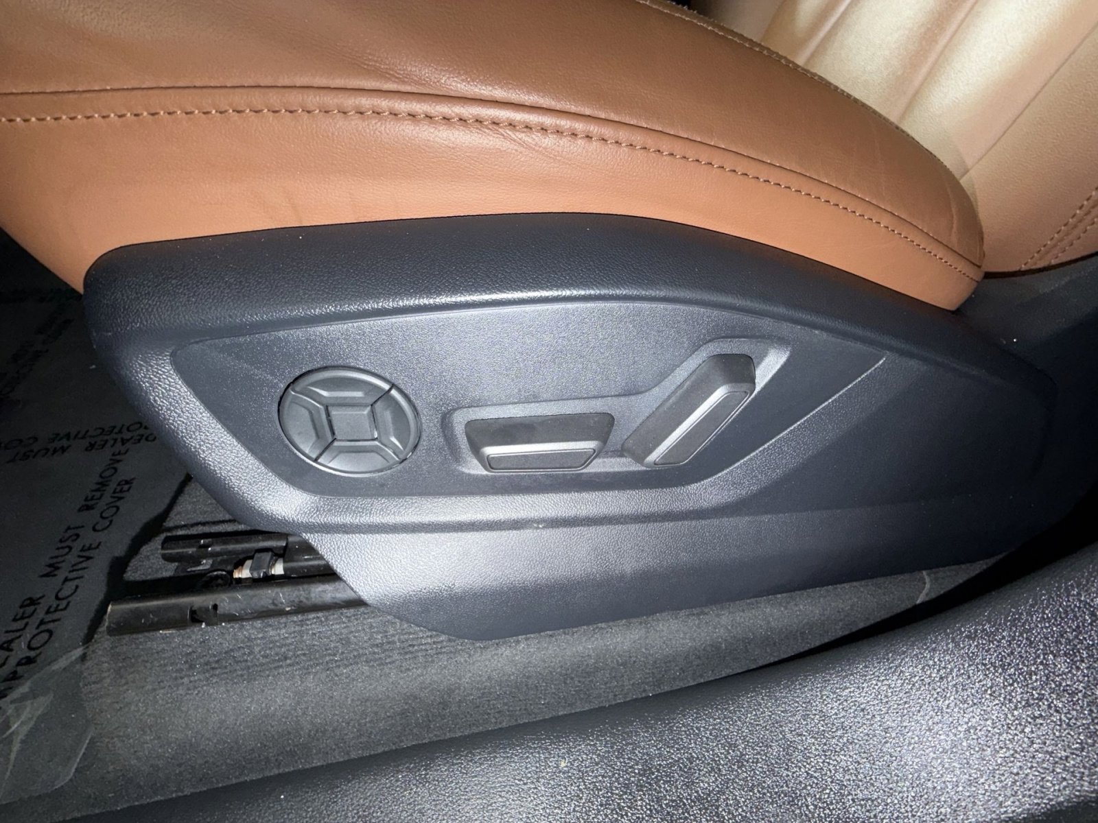 Used 2022 Audi Q8 Premium image 14