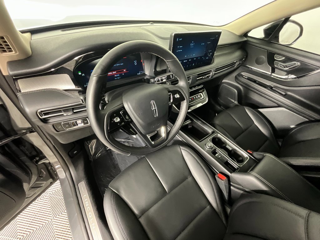 Used 2025 Lincoln Corsair FWD w/ Equipment Group 101A image 15