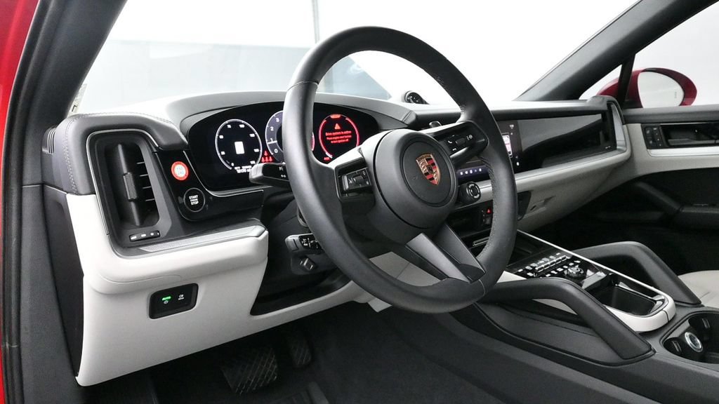 Certified 2025 Porsche Cayenne Coupe AWD/4WD image 5