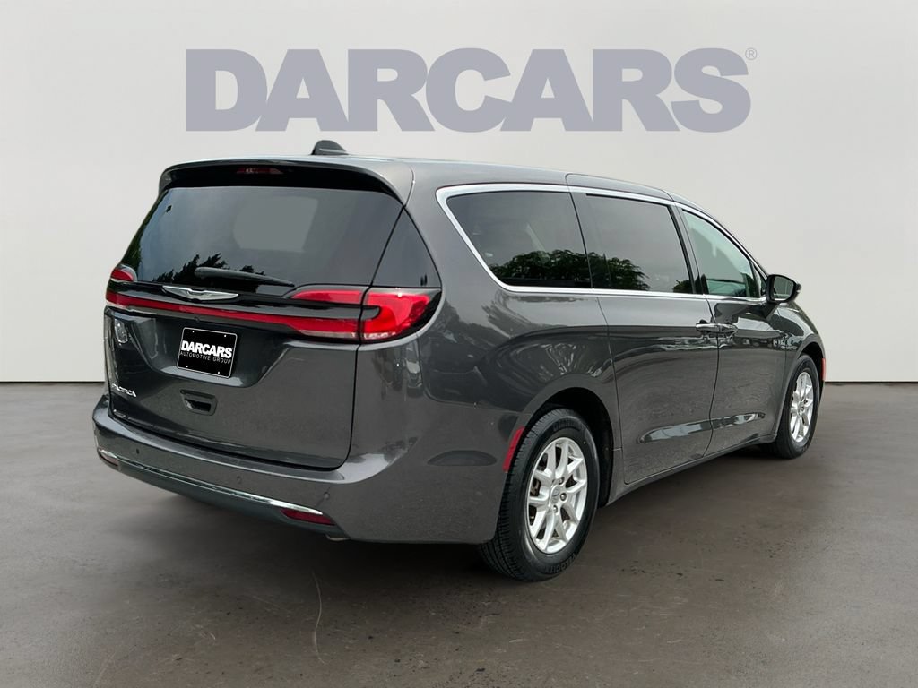 Used 2023 Chrysler Pacifica Touring-L FWD image 7