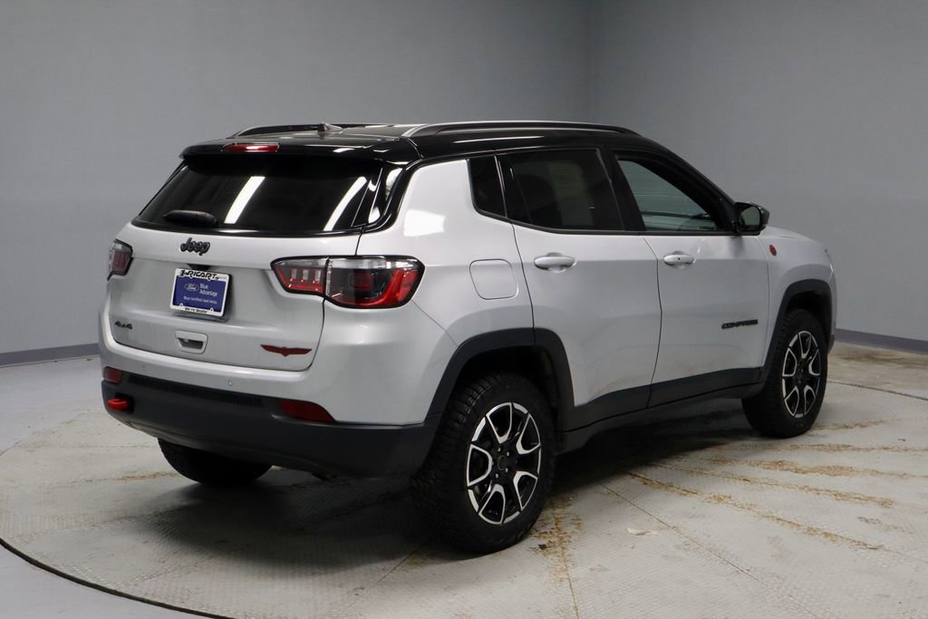 Used 2025 Jeep Compass Trailhawk AWD/4WD image 11