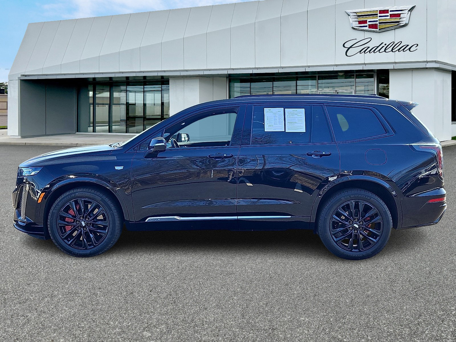 Certified 2024 Cadillac XT6 Sport w/ Technology Package image 2