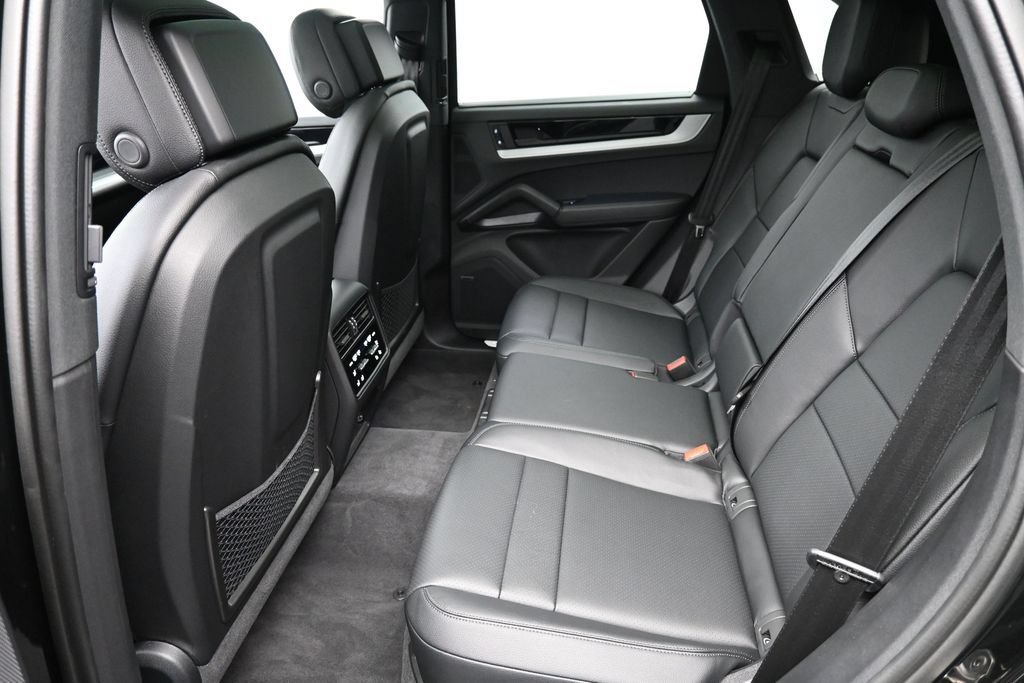 Certified 2025 Porsche Cayenne AWD/4WD image 7