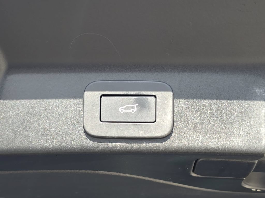 Certified 2025 Jaguar F-PACE R-Dynamic S AWD/4WD image 13