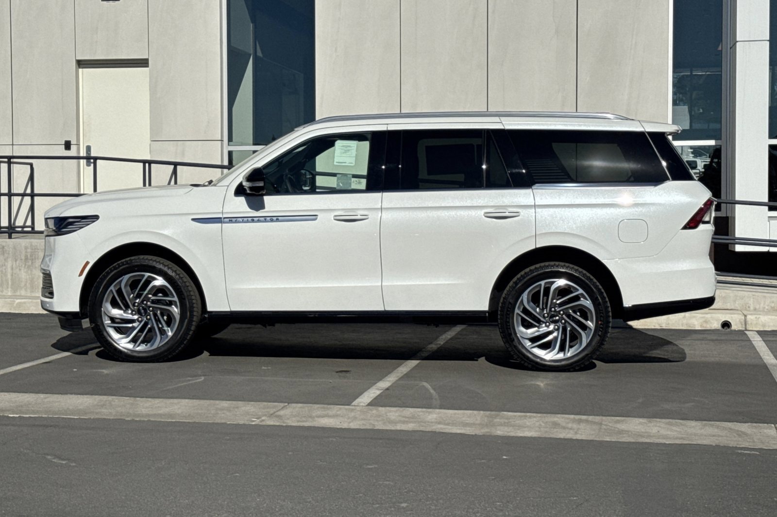 New 2025 Lincoln Navigator Reserve image 6
